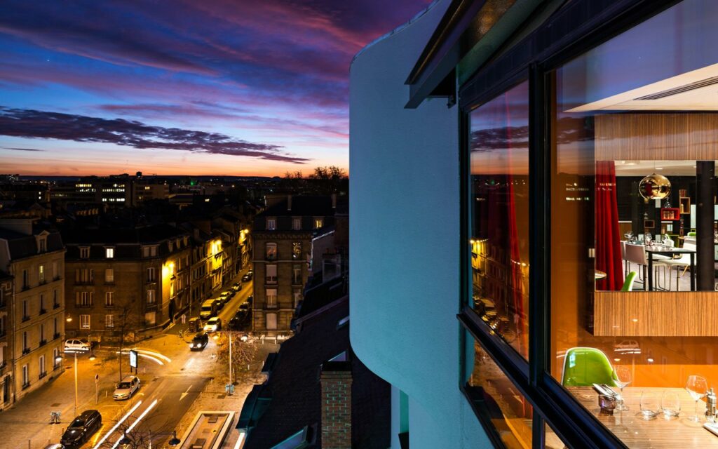 la ville de Reims de nuit