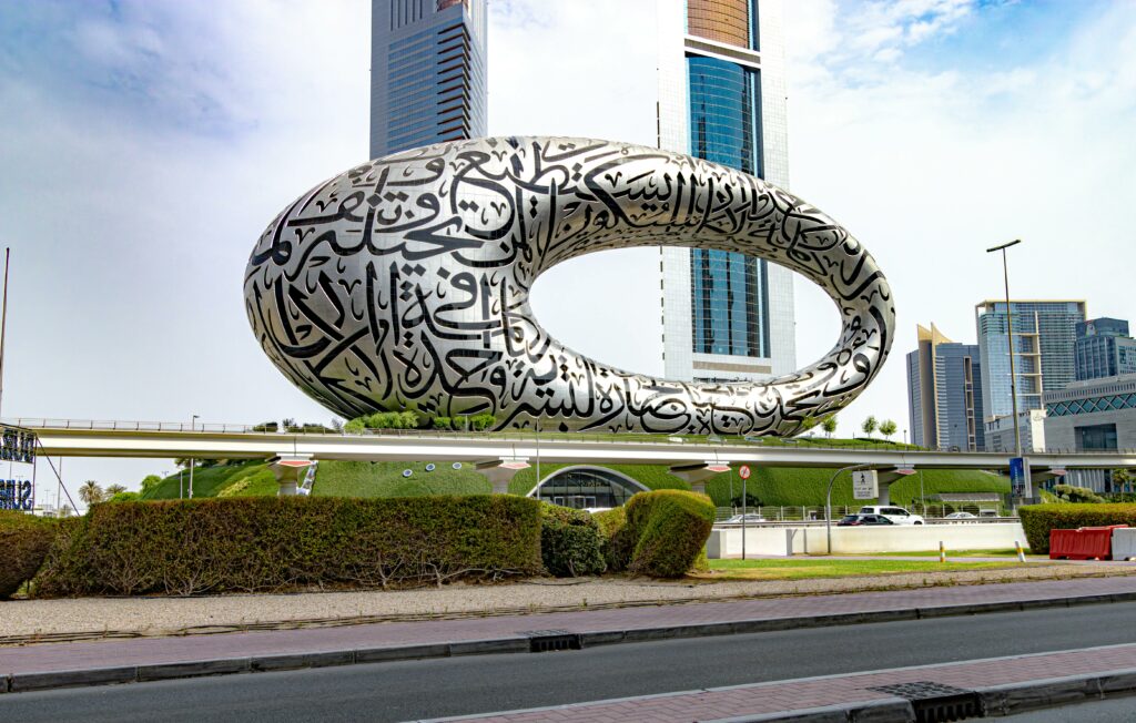 Comment investir à Dubaï : monument décoratif