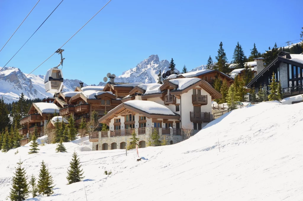 Image montrant le potentiel d'investissement dans les Alpes en saison hivernale