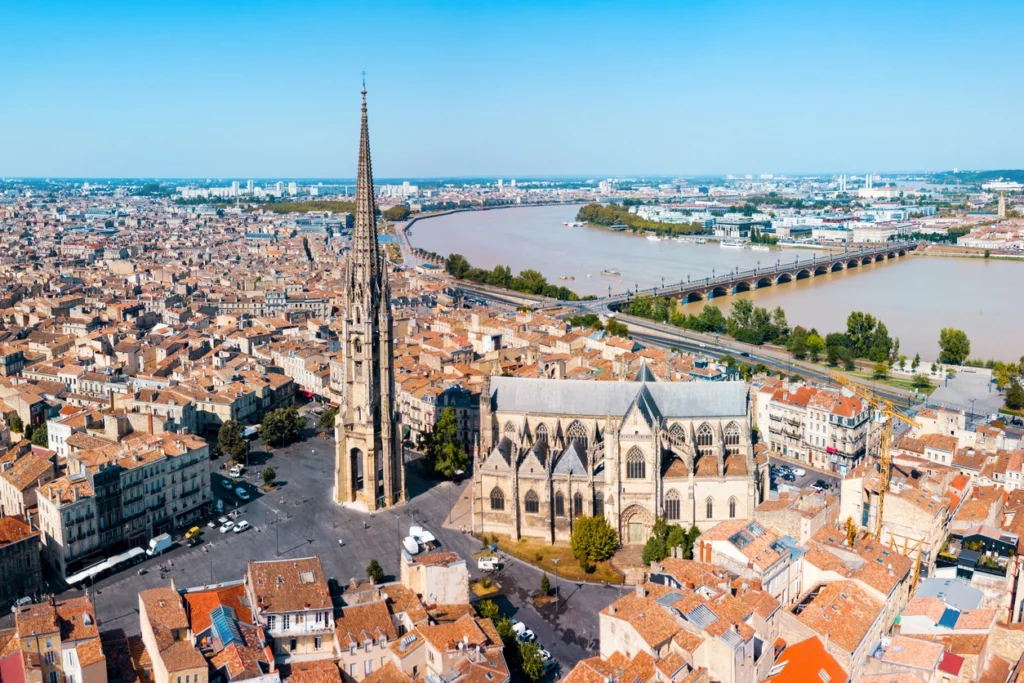 Image de la ville de Bordeaux affirmant son attrait pour l'investissement immobilier